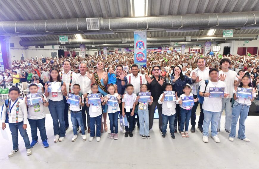 Reconocen a 2 mil 619 estudiantes de primaria con promedio de 10 en Tabasco