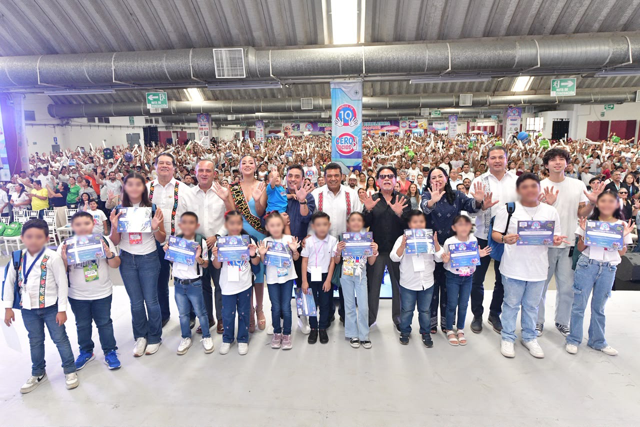 Reconocen a 2 mil 619 estudiantes de primaria con promedio de 10 en Tabasco