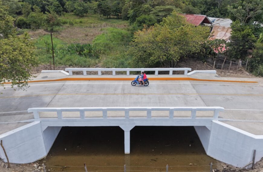 Javier May inaugura puente vehicular en Comalcalco y pone fin a más de 50 años de riesgo para comunidades…