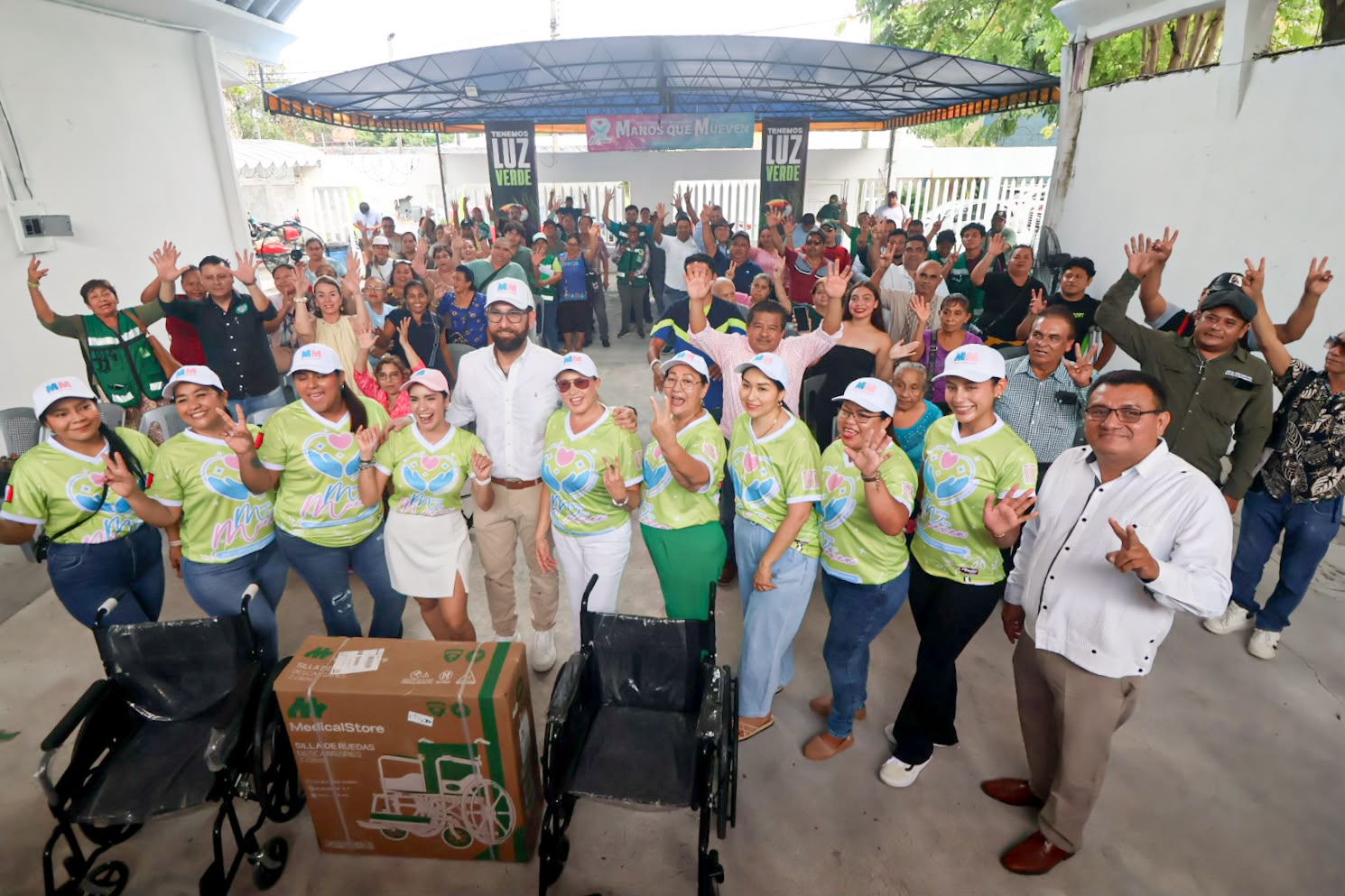 Solidaridad de familias de Cárdenas se transforma en 30 sillas de ruedas