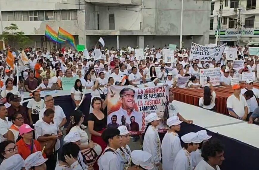 Marchan en Paraíso en respaldo a Alfonso Baca Sevilla y funcionarios detenidos
