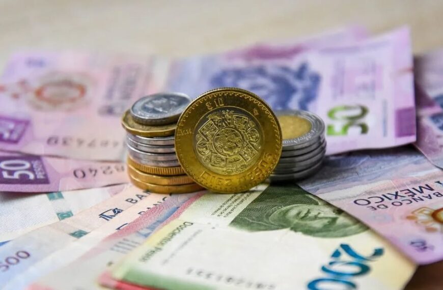 Peso mexicano cierra estable tras tocar niveles por debajo de 17 pesos por dólar