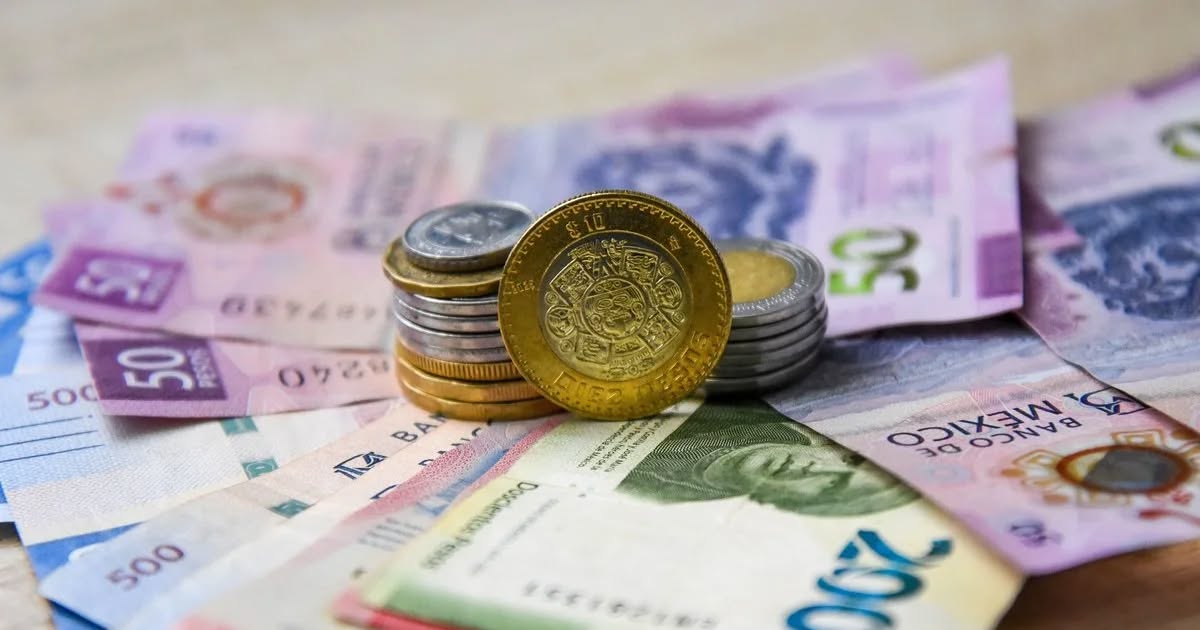 Peso mexicano cierra estable tras tocar niveles por debajo de 17 pesos por dólar