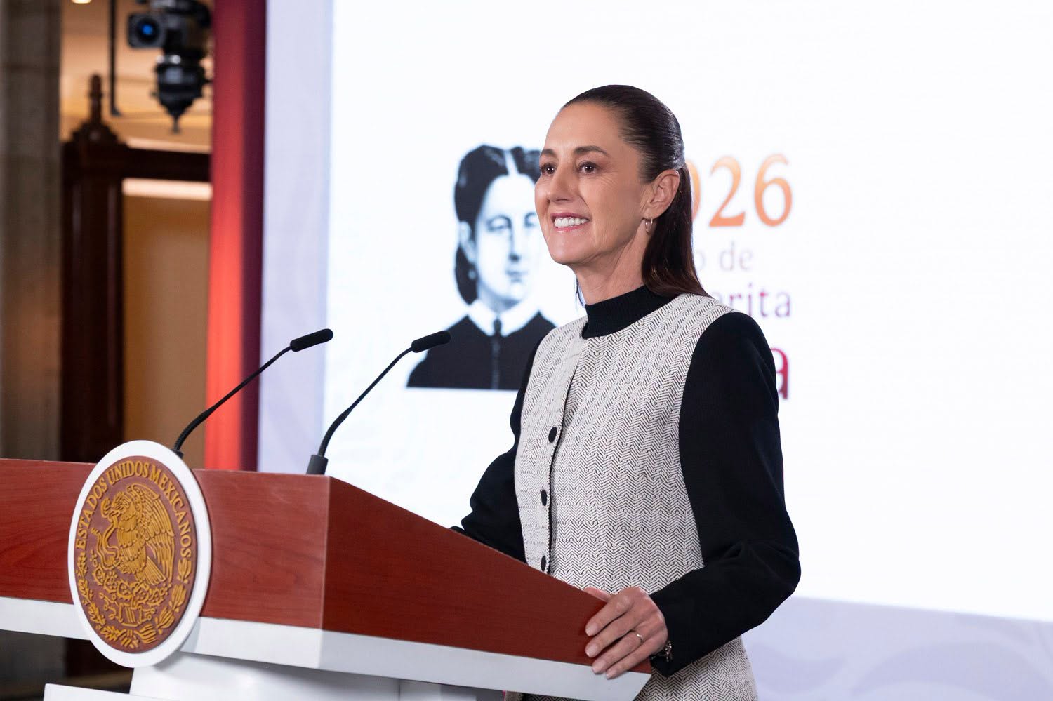 Sheinbaum abre debate nacional sobre el uso de celulares en escuelas; buscan proteger a menores de la adicción digital