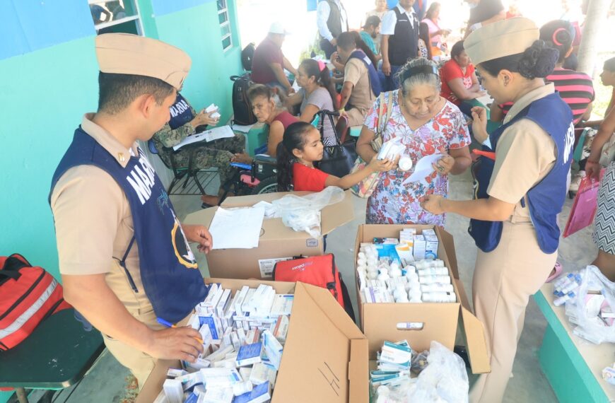 Caravana Acuática de Salud lleva atención médica gratuita a comunidad de difícil acceso en Centla
