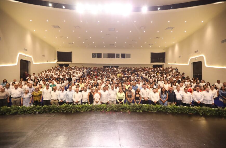 Más de 6 mil 500 jóvenes inician su vida universitaria en la UJAT; Javier May los llama a servir a Tabasco