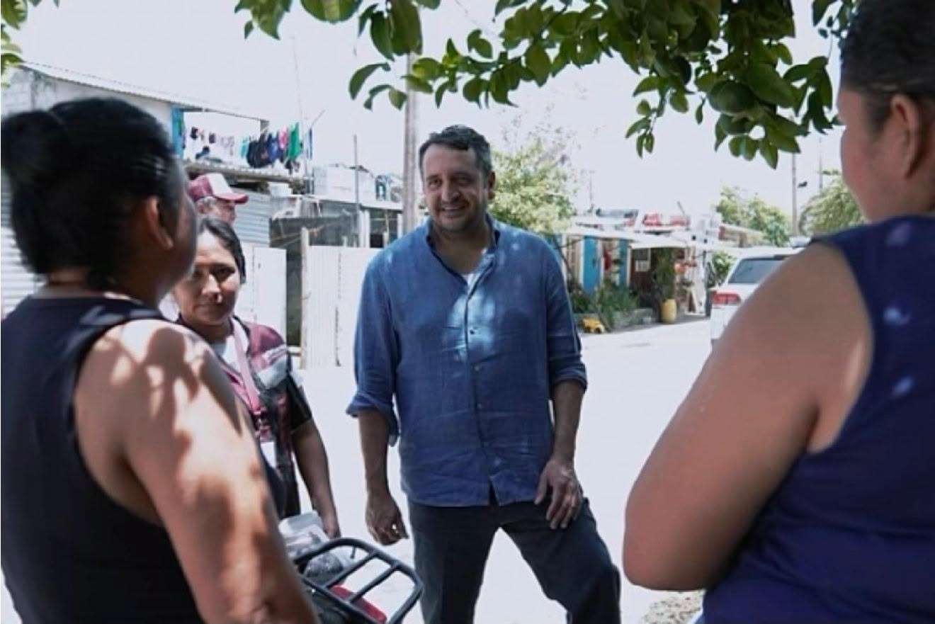 Ni la visa ni las presiones frenan a López Beltrán