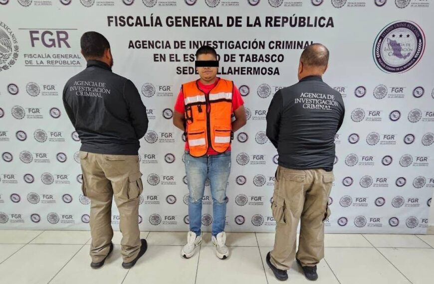 Cae narco con casi dos toneladas de marihuana y 81 kilos de cristal, en Huimanguillo, sobre la carretera Villa-Coatzacoalcos…  