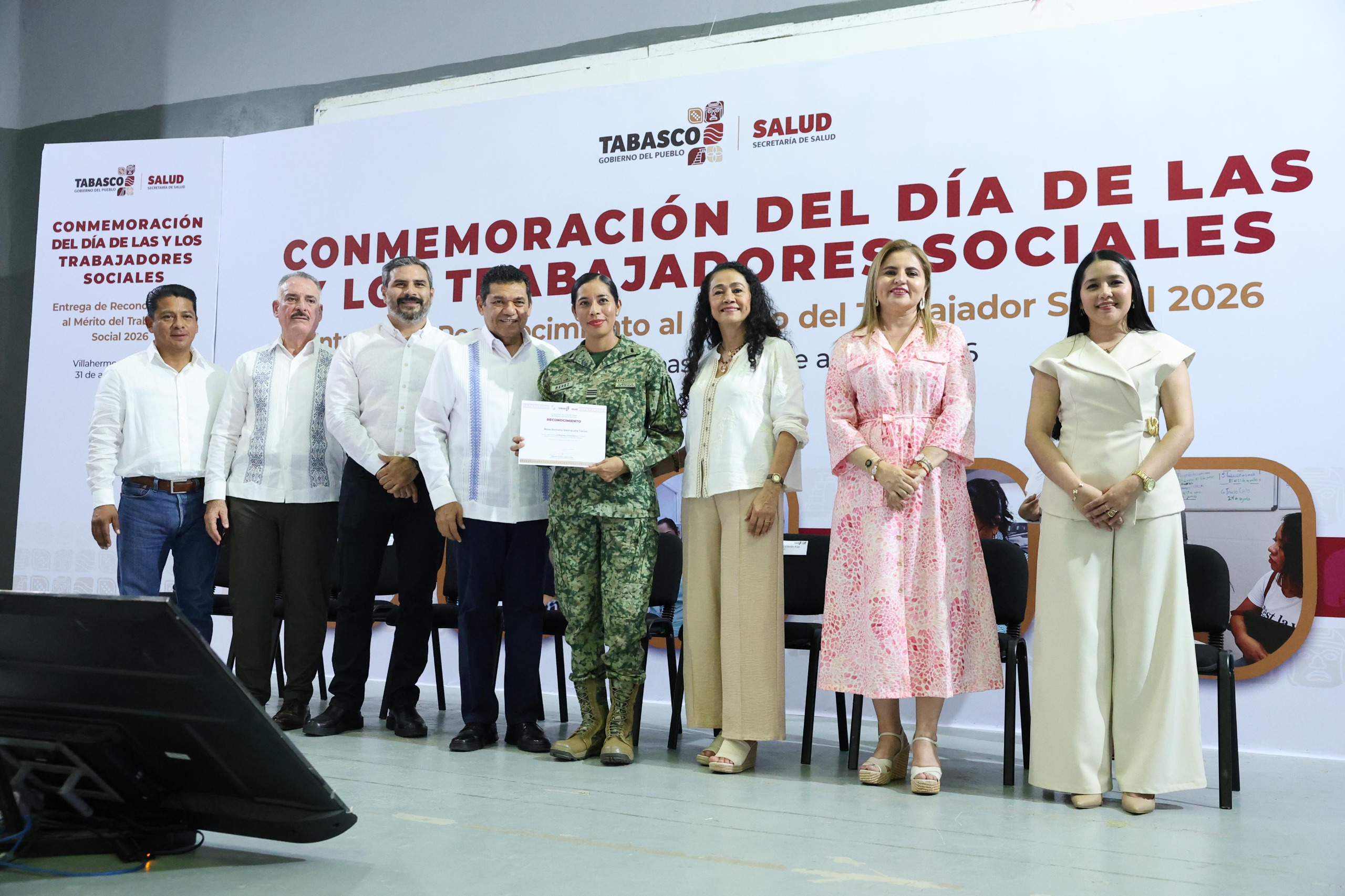 Gobierno entrega reconocimientos a trabajadores sociales; “contribuyen a construir un Tabasco más inclusivo y equitativo”:…