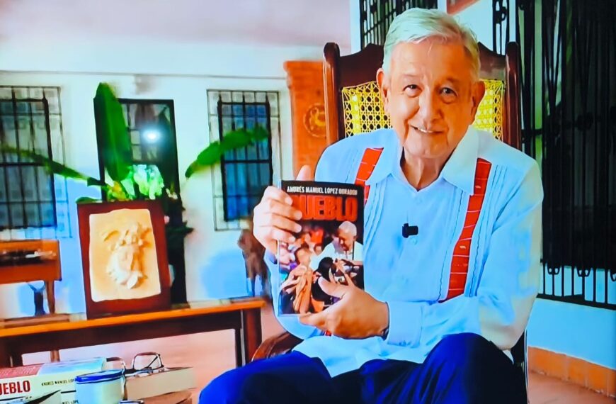 López Obrador presenta “Pueblo”, su nuevo libro y lo dedica a la presidenta Claudia Sheinbaum…