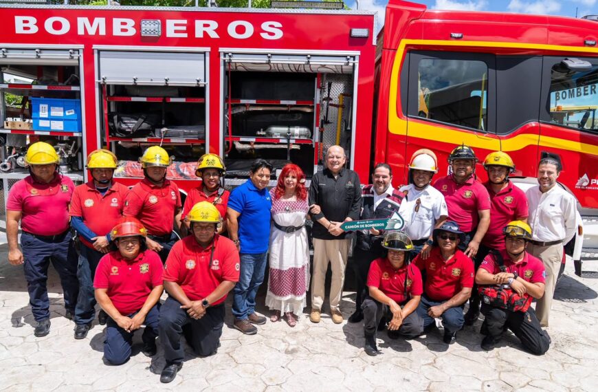 Raúl Ojeda entrega a gobernadora de Campeche, Layda Sansores, maquinaria e insumos de Pemex…