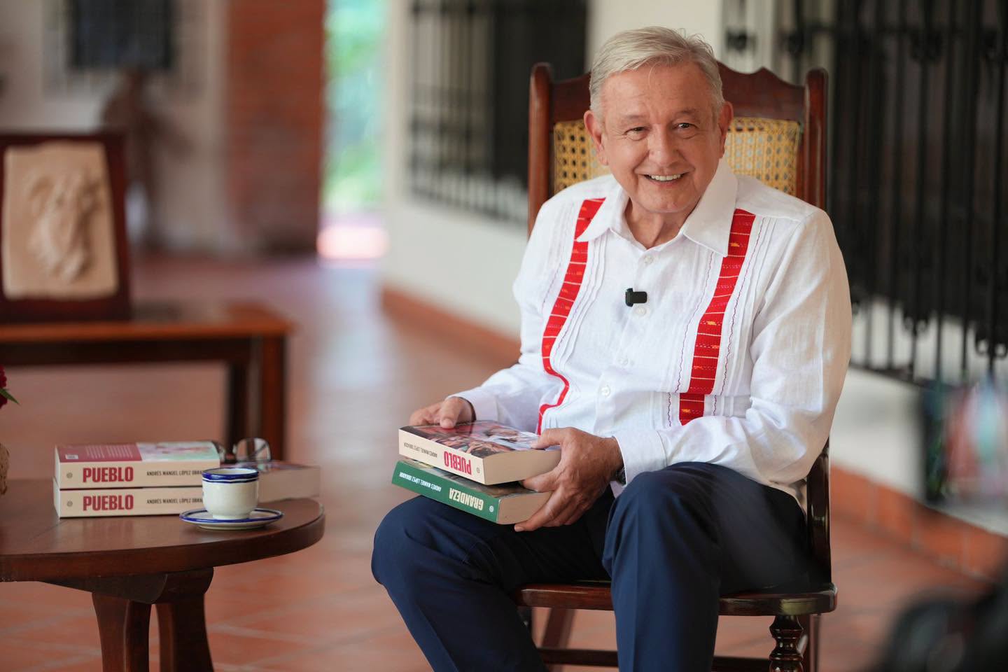 López Obrador presenta “Pueblo”, su nuevo libro sobre el “Humanismo Mexicano”