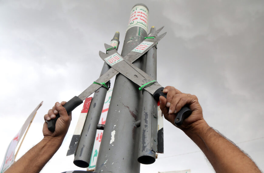 Hutíes atacan con misiles y drones una base aérea saudí