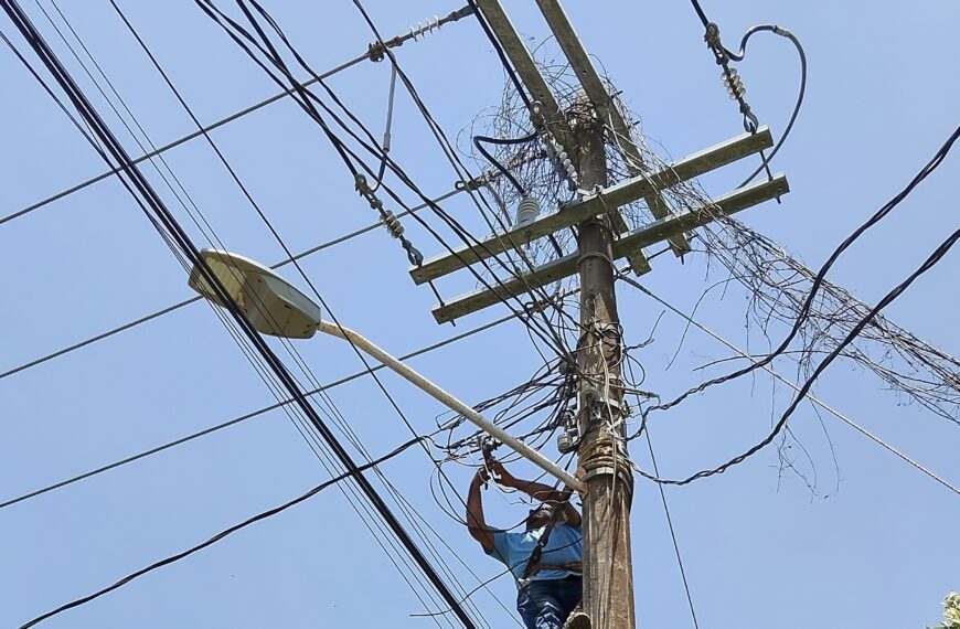 Atienden problema eléctrico en secundaria Jaime Torres Bodet tras protesta de padres