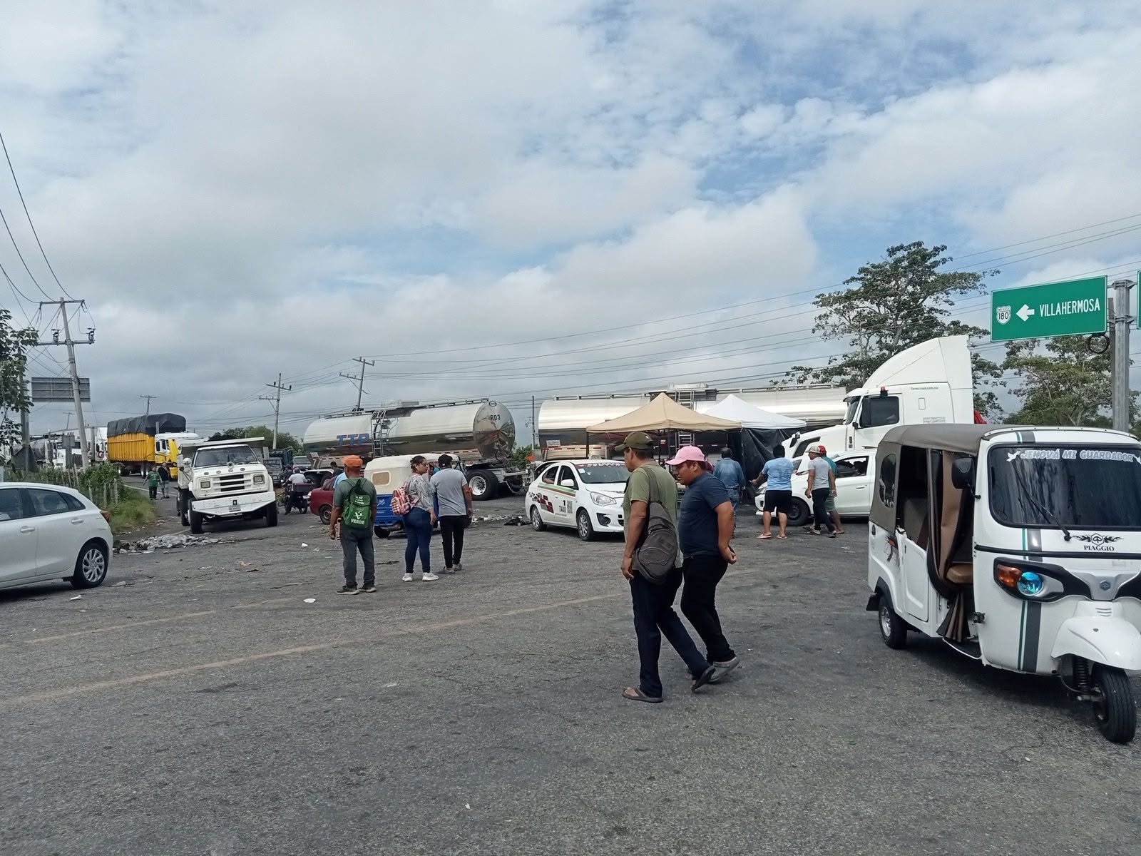 Acusan intereses políticos detrás de nuevo bloqueo en la Villahermosa-Frontera…