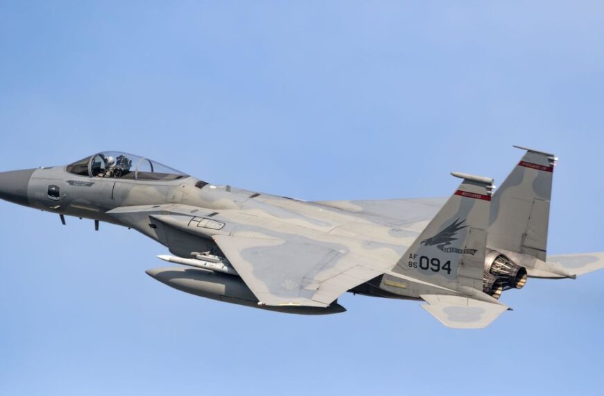 Aviador de EU revela cómo sobrevivió tras ser derribado su F-15 por Irán