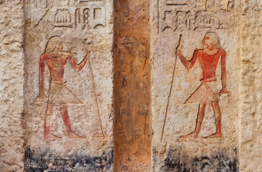 Descubren en Egipto tumba de alto funcionario de hace 4 mil 500 años en Saqqara