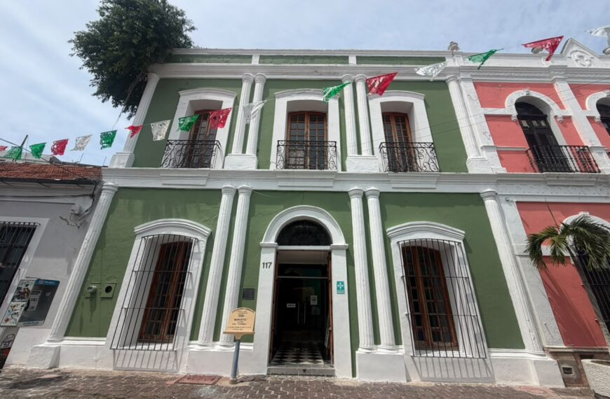 Renuevan fachada de la Galería Jaguar Despertado en el Centro Histórico de Villahermosa