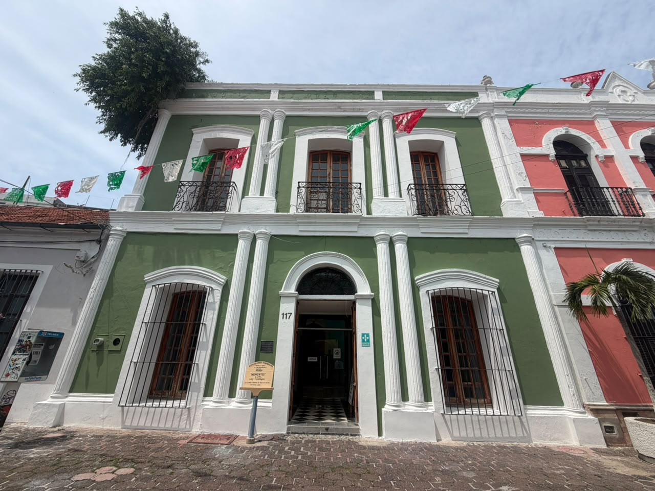 Renuevan fachada de la Galería Jaguar Despertado en el Centro Histórico de Villahermosa