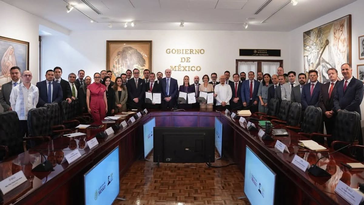 Sheinbaum renueva acuerdo con gasolineros para mantener Magna por debajo de 24 pesos