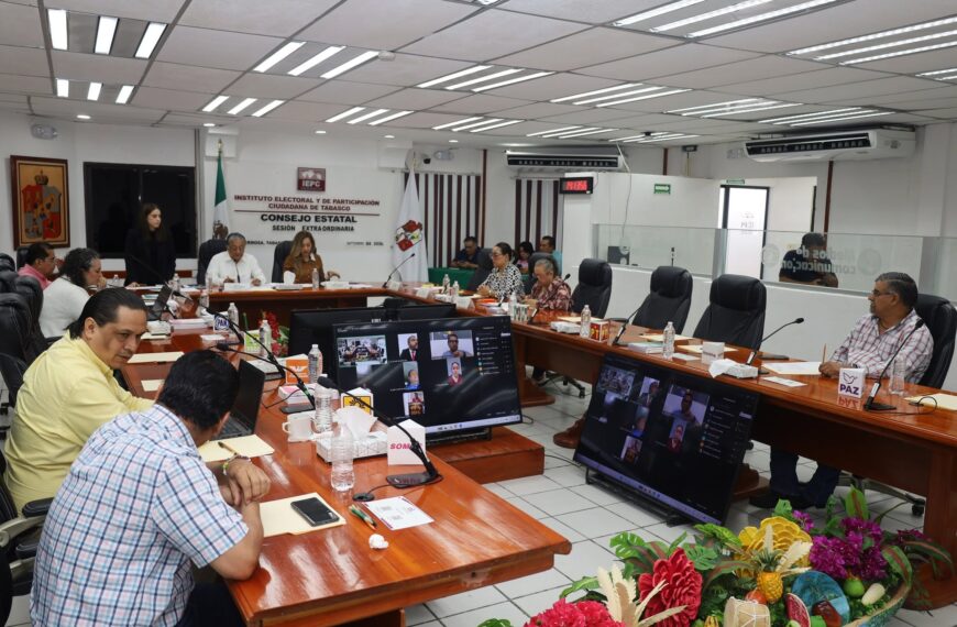 Oposición exige renuncia de secretario del IEPCT por presunta promoción de aspirante de Morena en su estado de WhatsApp