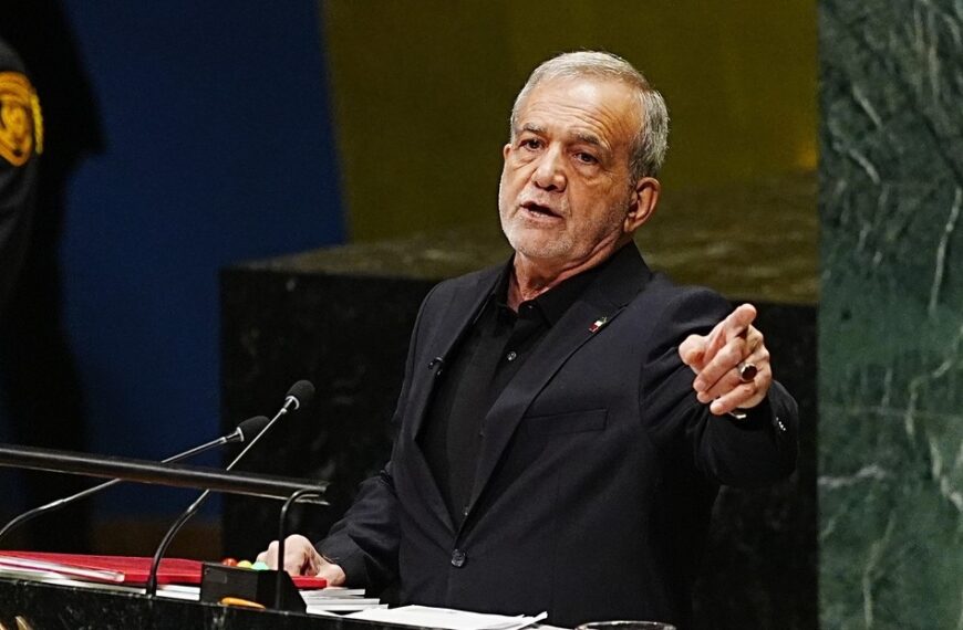 Pezeshkian niega que Irán busque armas nucleares y cuestiona destino de uranio enriquecido