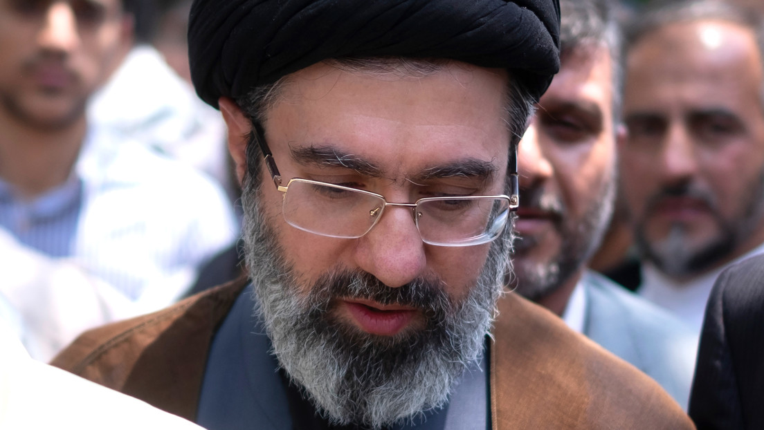 Irán mantiene sus condiciones para reabrir el estrecho de Ormuz y reportan que su líder supremo sobrevivió a un ataque