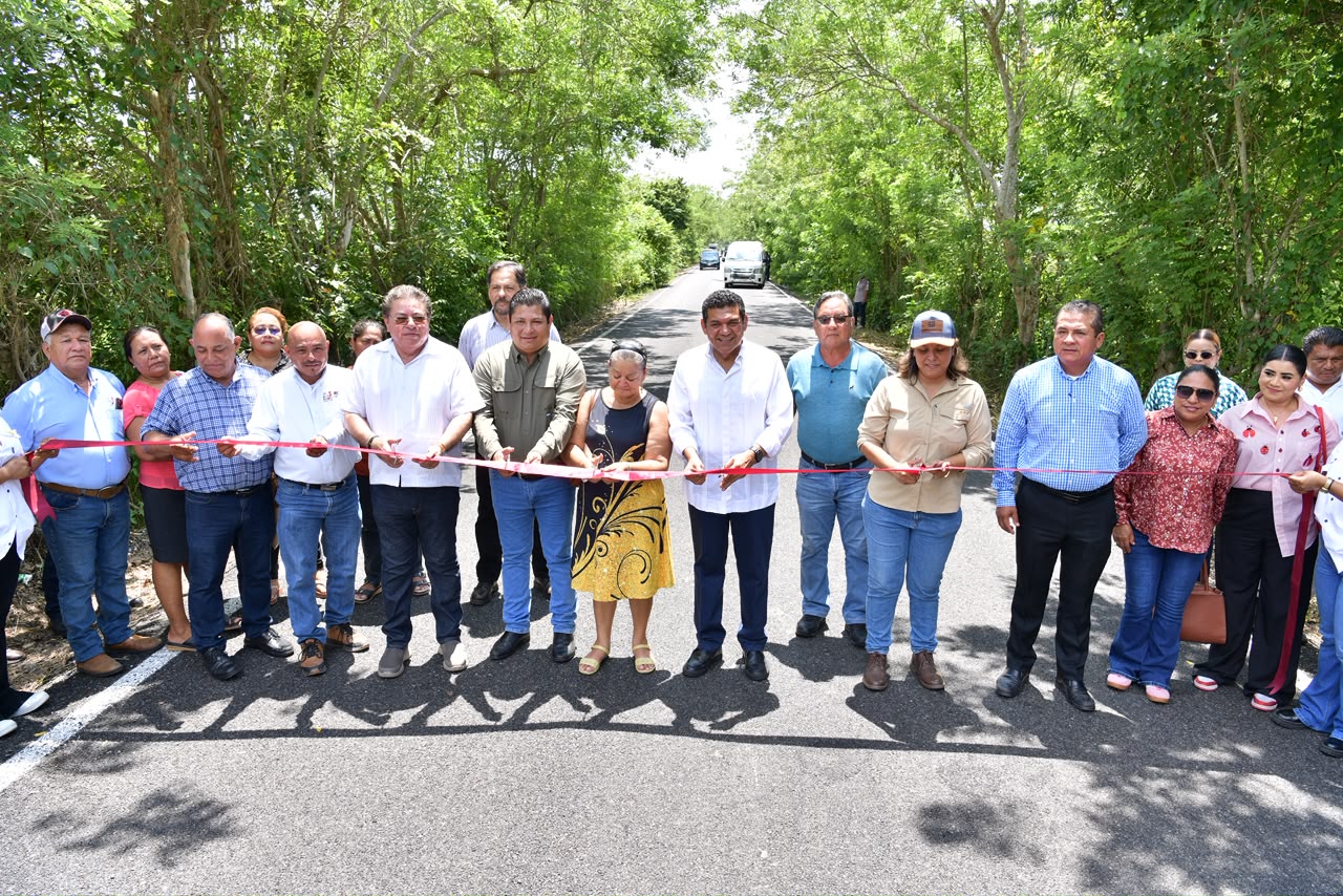 Gobierno del Pueblo mejorar movilidad y seguridad vial en Jalpa de Méndez; entrega dos caminos…