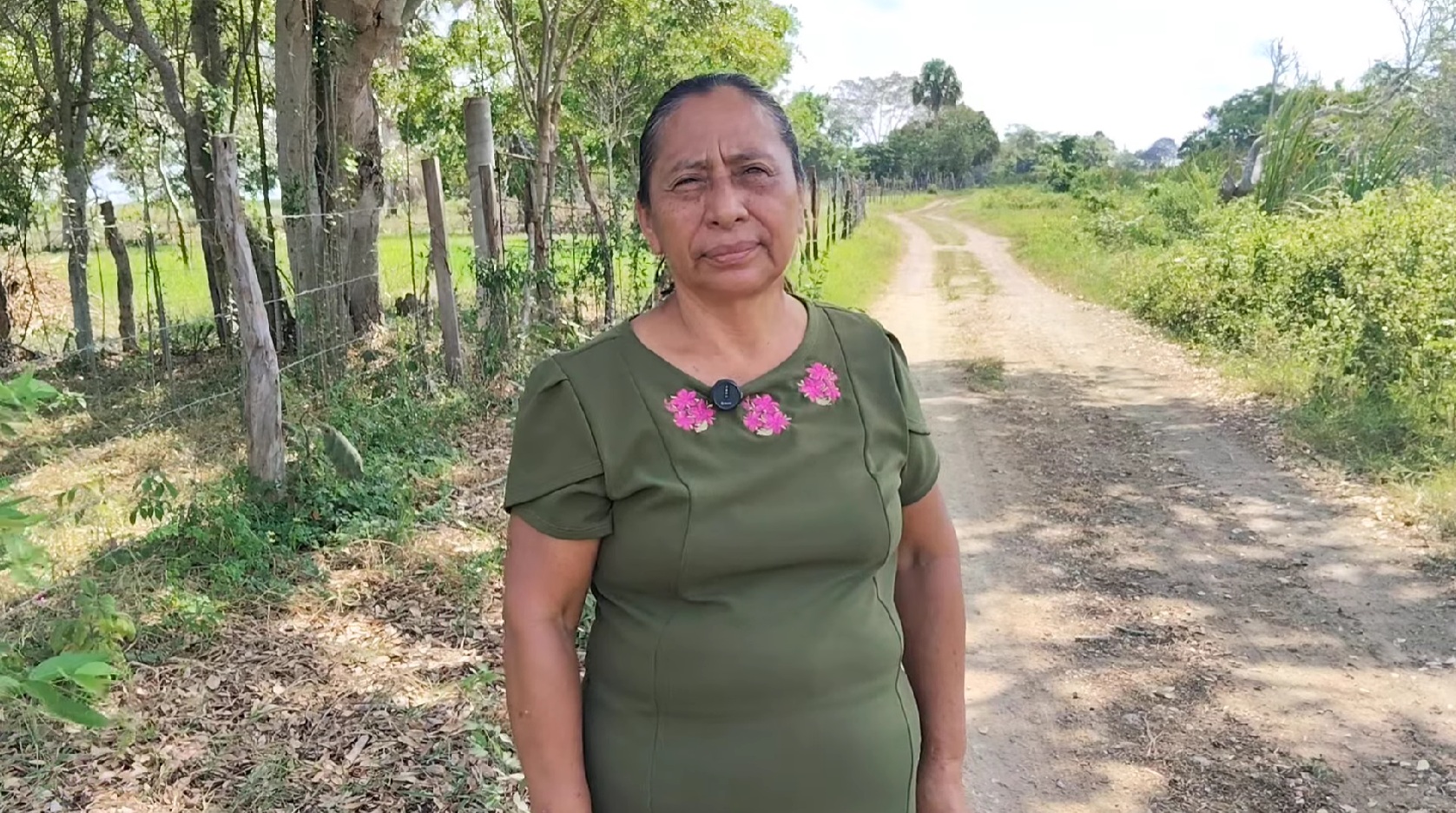 Lluvias, lodo, ganado y cosechas: así transitan familias de La Puerta Negra sin un camino digno