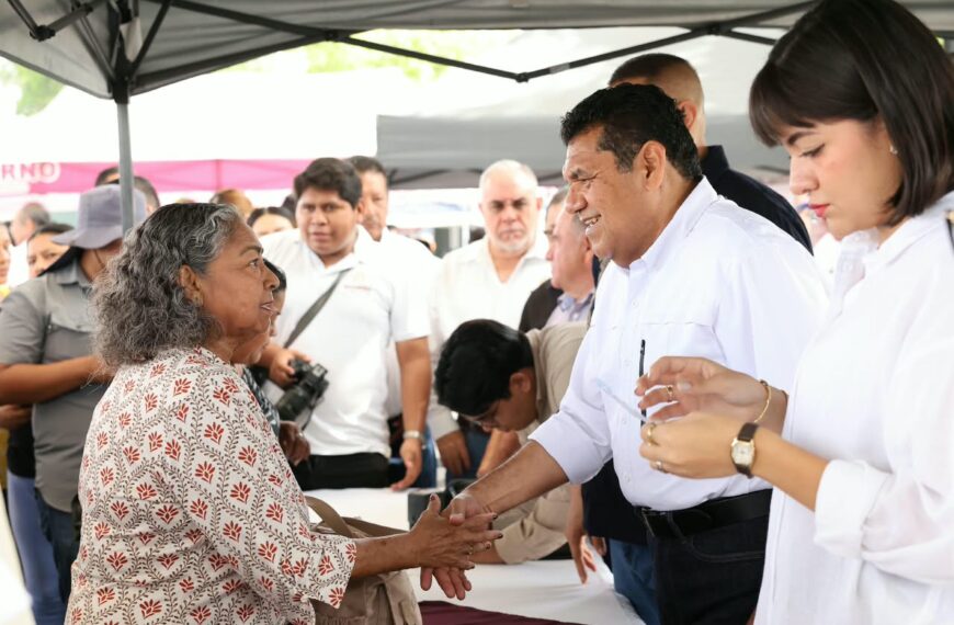 Javier May acerca servicios y atención directa a habitantes de Tepetitán, cuna de AMLO…