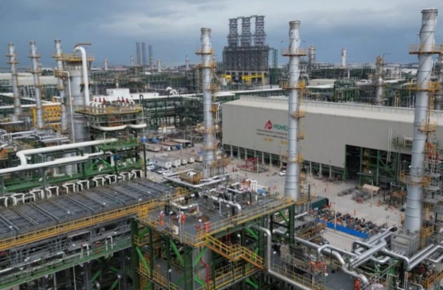 Refinería Olmeca alcanza producción récord de 252 mil barriles diarios en julio