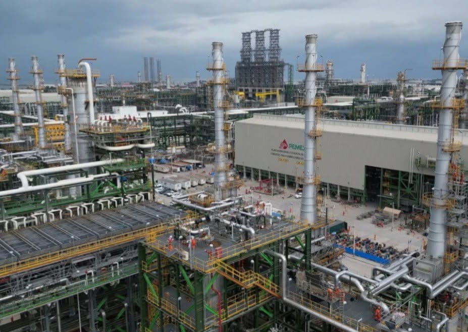 Refinería Olmeca alcanza producción récord de 252 mil barriles diarios en julio
