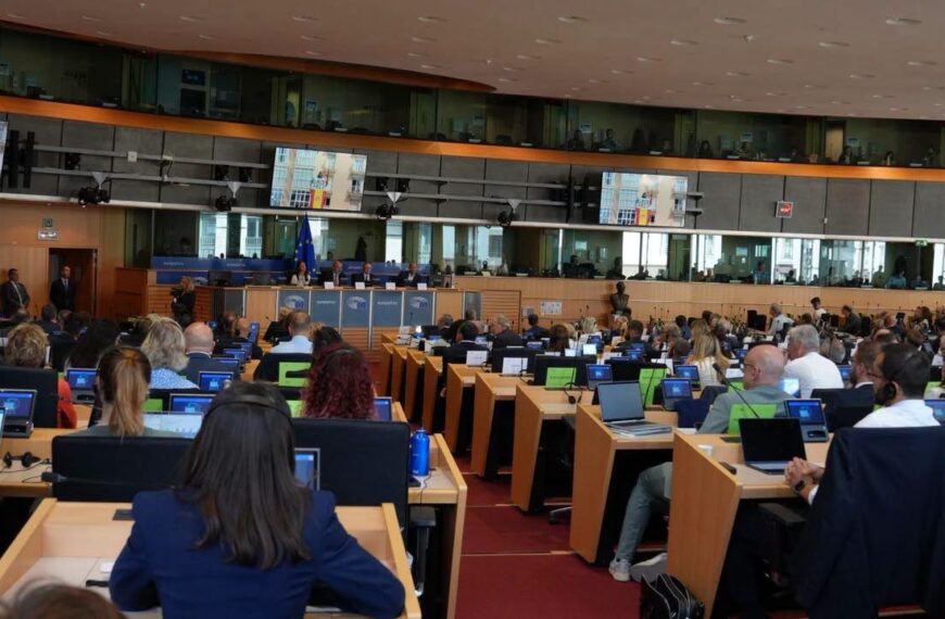 Morena arremete contra gira de Jorge Romero por Europa: “La democracia mexicana se decide aquí”