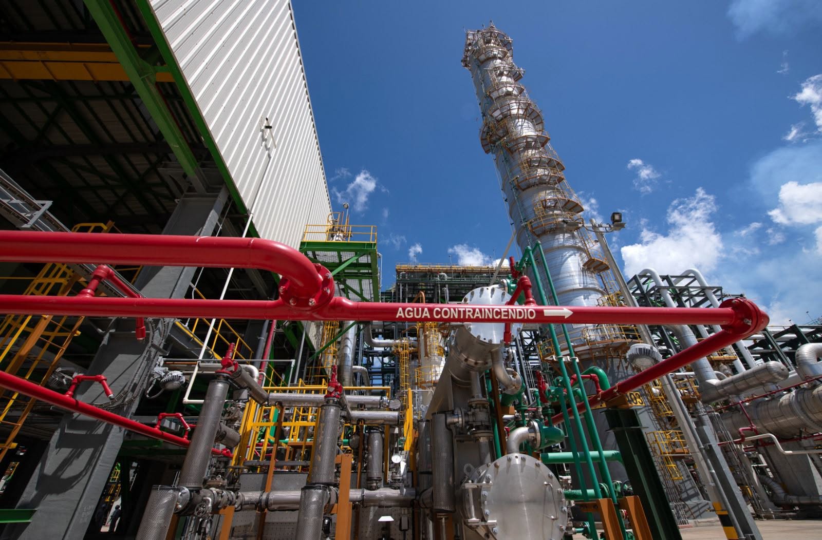 Aumenta producción de gasolinas y diésel de Pemex y disminuyen importaciones
