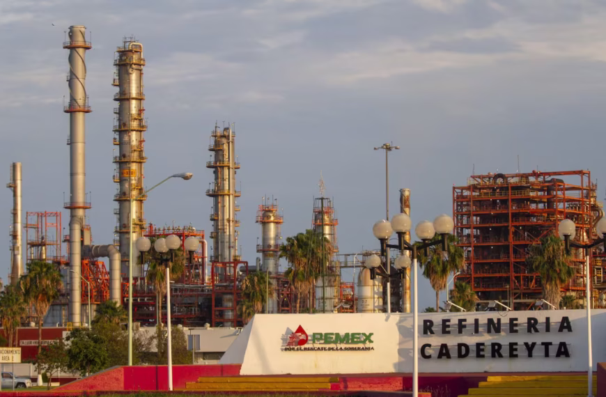 Pemex requeriría 57 mil mdd del gobierno para amortizar deuda entre 2026 y 2030