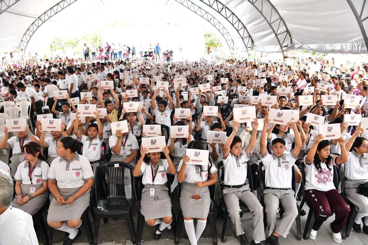 Analizarán continuidad de entrega de tabletas en Tabasco tras restricciones al uso de celulares en escuelas