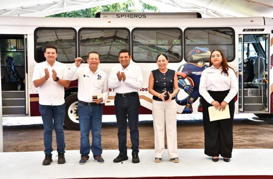 JMR entrega autobuses a estudiantes de la Universidad Politécnica del Golfo y Tecnológico de Comalcalco…