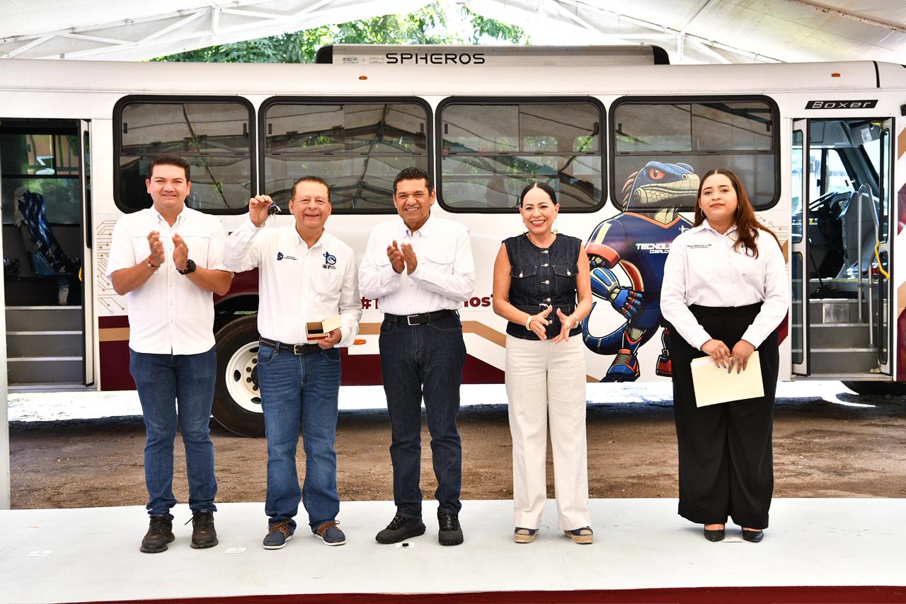 JMR entrega autobuses a estudiantes de la Universidad Politécnica del Golfo y Tecnológico de Comalcalco…