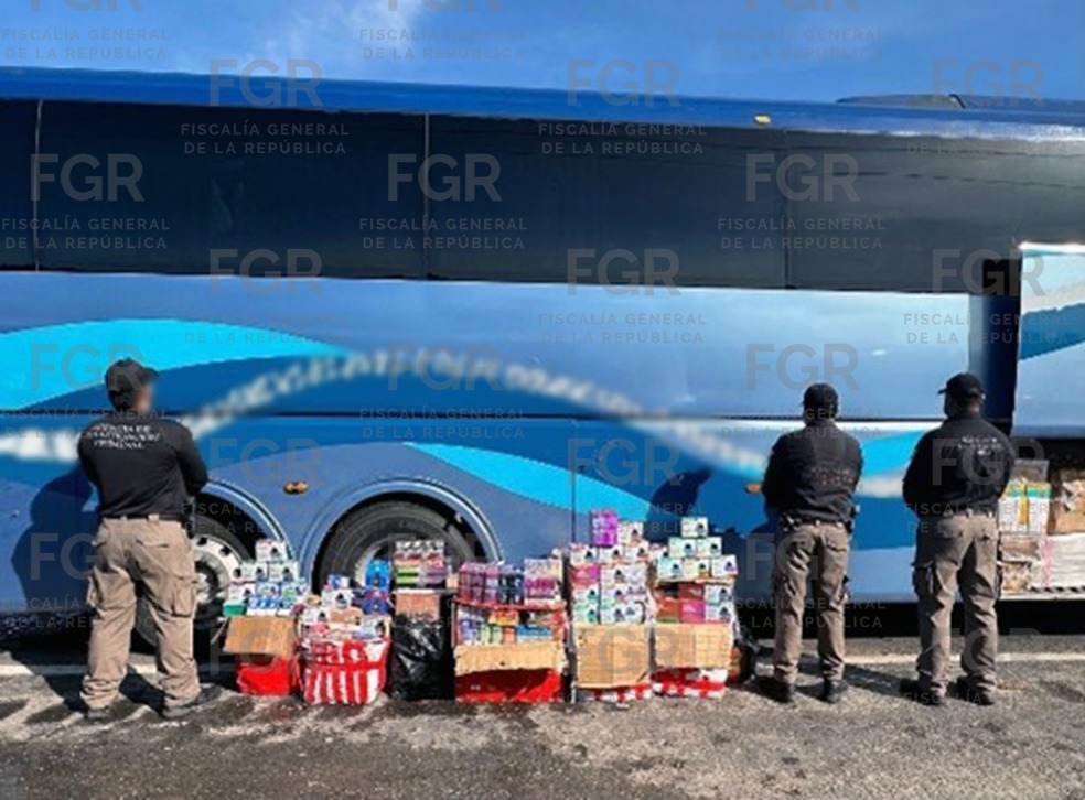 FGR asegura 11 mil cigarros y vapeadores en Huimanguillo