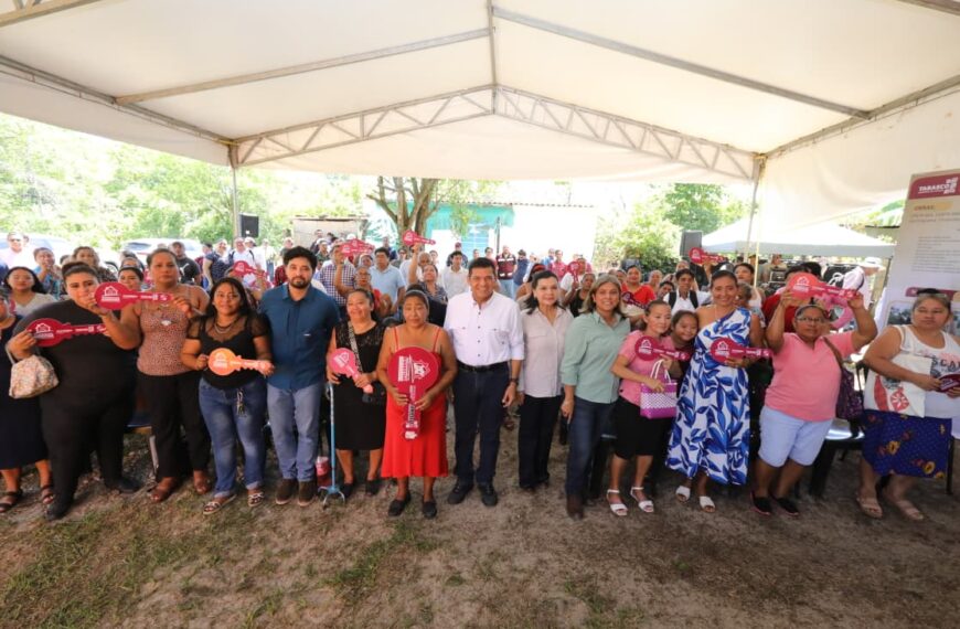 Entregan 89 viviendas a familias de Centro; proyectan construir 5 mil durante el sexenio