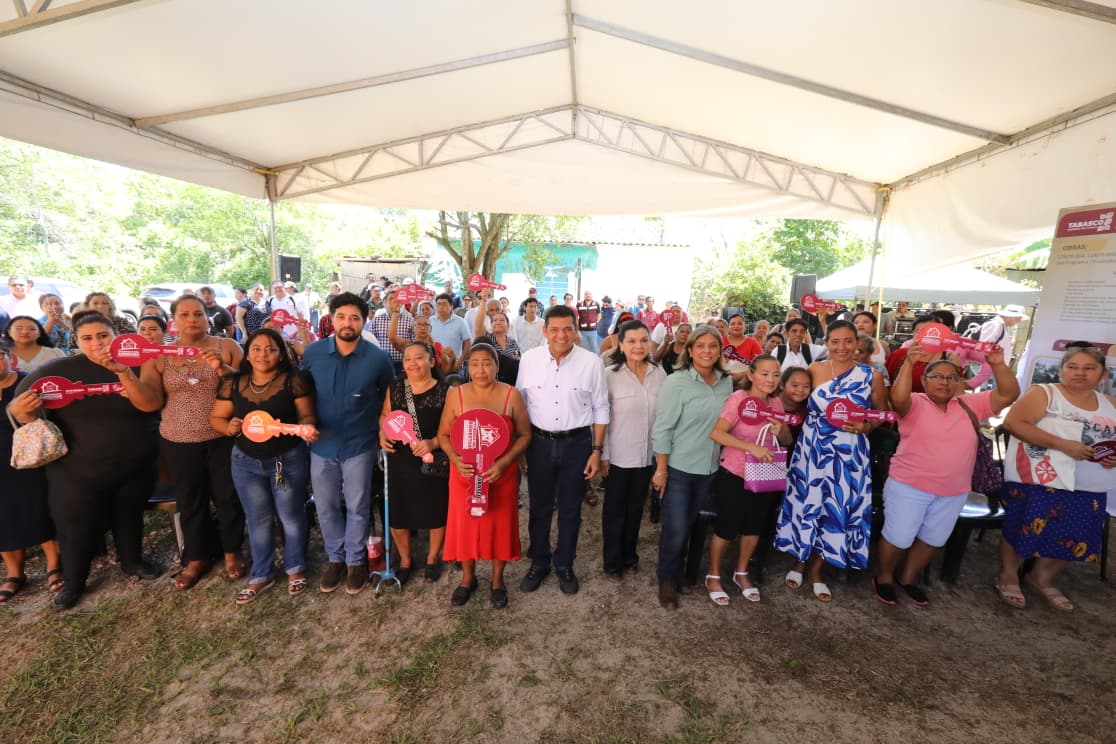 Entregan 89 viviendas a familias de Centro; proyectan construir 5 mil durante el sexenio