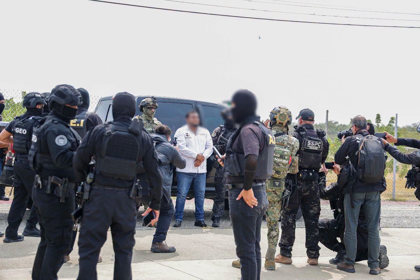 Trasladan al Altiplano al alcalde de Juchitán detenido por presunta extorsión