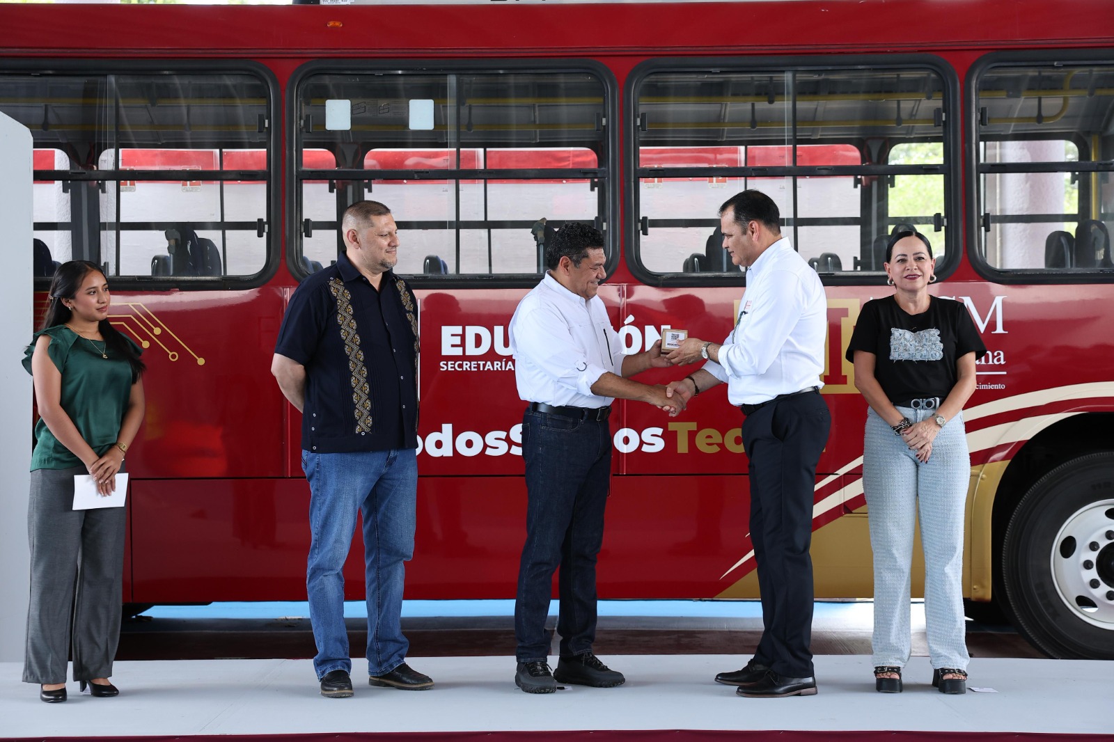 Entregan autobús al Tecnológico de Macuspana para fortalecer movilidad estudiantil…