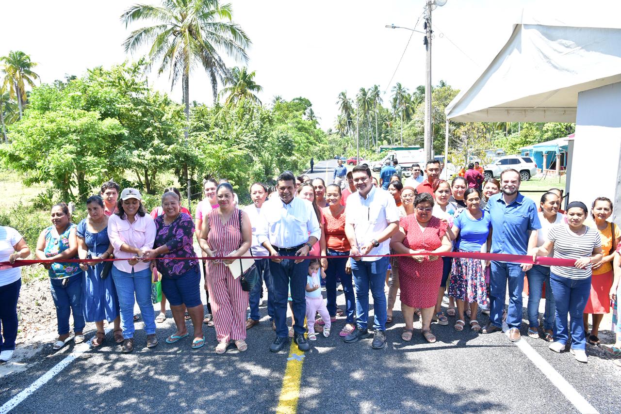 Gobierno del Pueblo transforma Comalcalco con obras carreteras y unidades deportivas…
