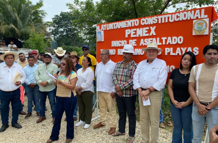 Pemex entrega asfalto y pagos de afectaciones en Las Choapas, Veracruz…