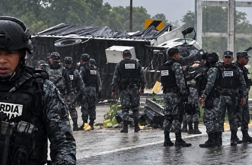 Vuelca camión de la Guardia Nacional en carretera Mérida-Campeche; reportan 11 lesionados