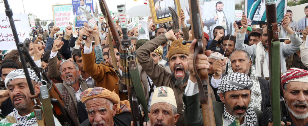 Arabia Saudita prepara posible ofensiva contra los hutíes en Yemen