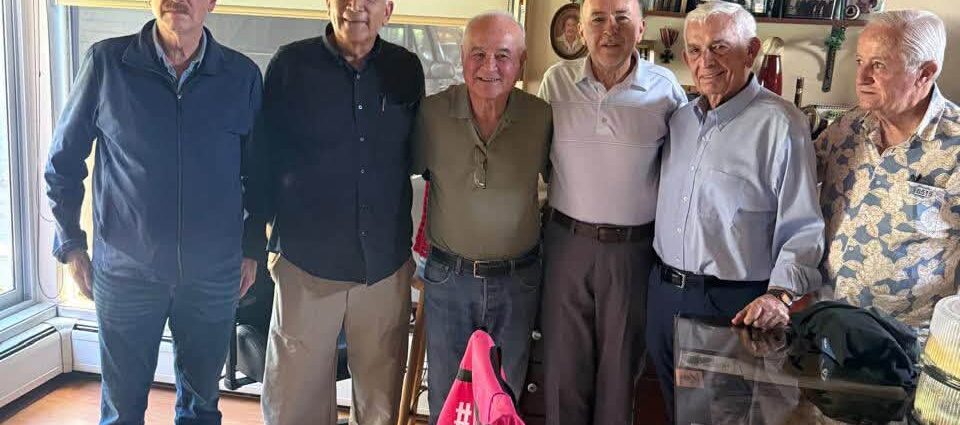 Exgobernadores y exalcaldes del PAN visitan a Ernesto Ruffo y le expresan su respaldo