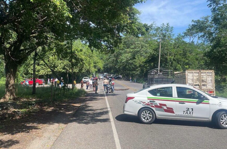 Reportan cierre de la carretera Teapa-Tacotalpa a la altura de Vicente Guerrero