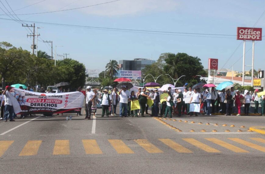 Pide diputado diálogo ante protesta de trabajadores del IMSS-Bienestar